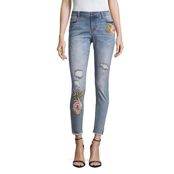 a.n.a Denim - HOST PICK! NWT Mid-Rise Embroidered Floral Jegging